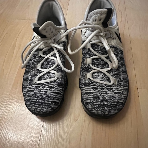 Nike Zoom KD 9. Size 5.5Y. Oreo.
855908-100 - Picture 2 of 5